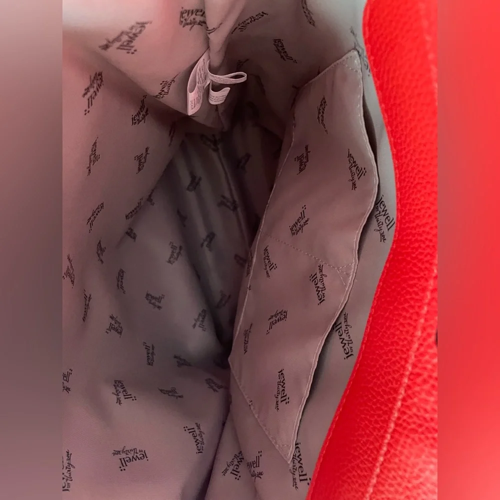 NWT RARE Thirty-One Daring Abbey byJewell Coral Faux Leather
9.5”Wx13.5”L  NWT - Picture 4 of 6